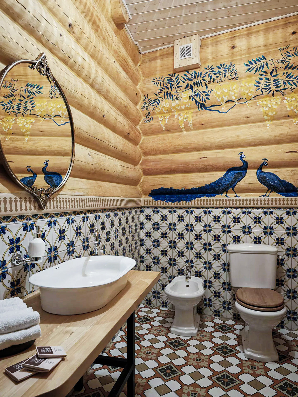 Бревенчатый дом с баней