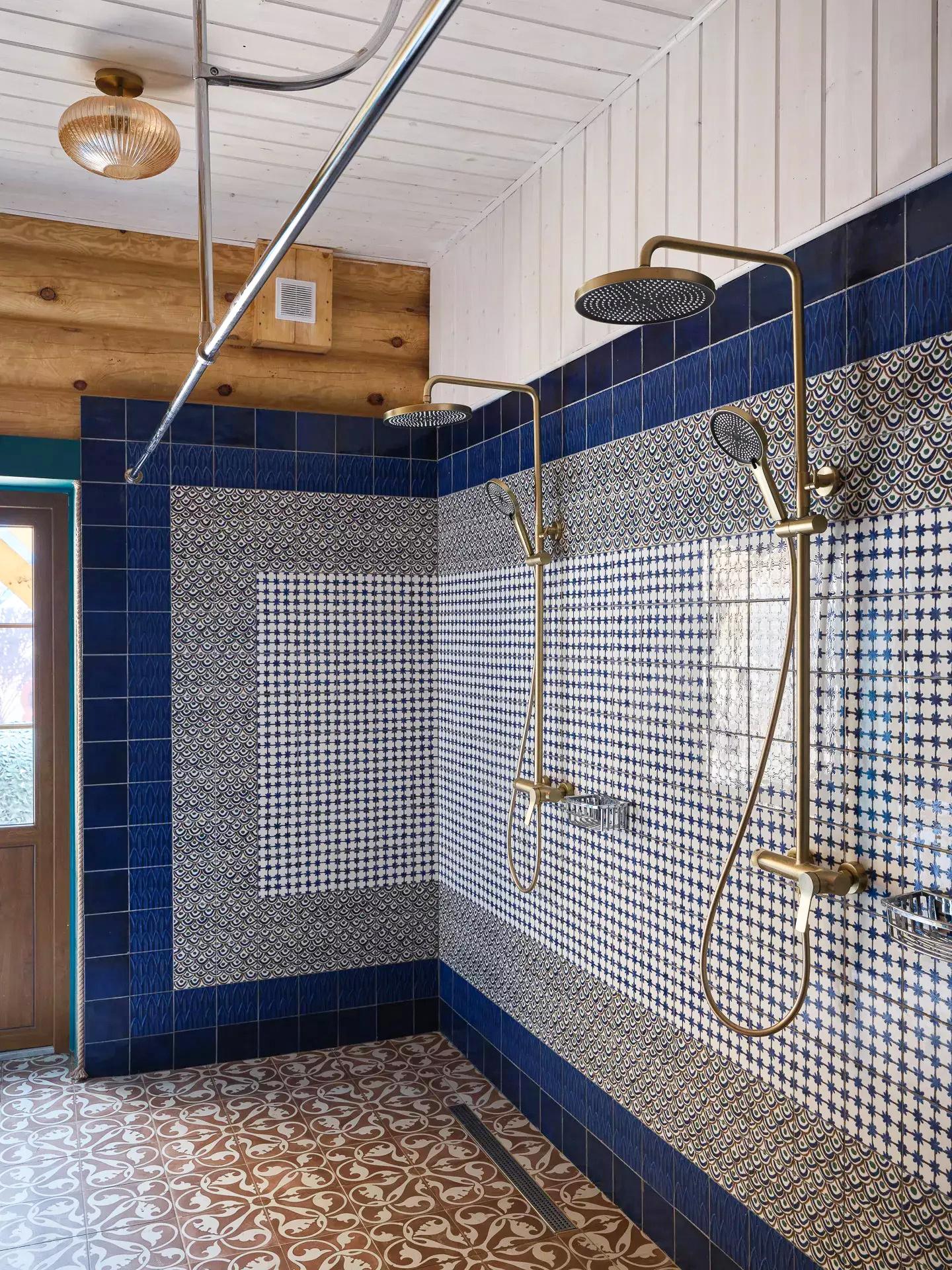 Бревенчатый дом с баней