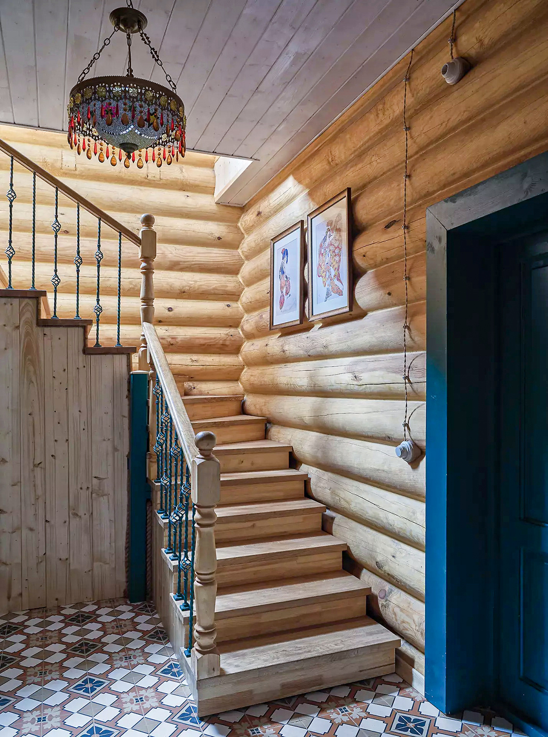 Бревенчатый дом с баней