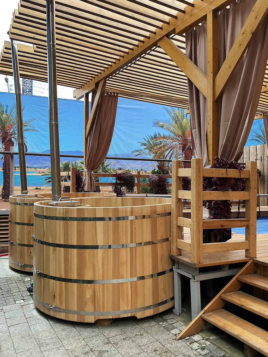 Бревенчатый дом с баней