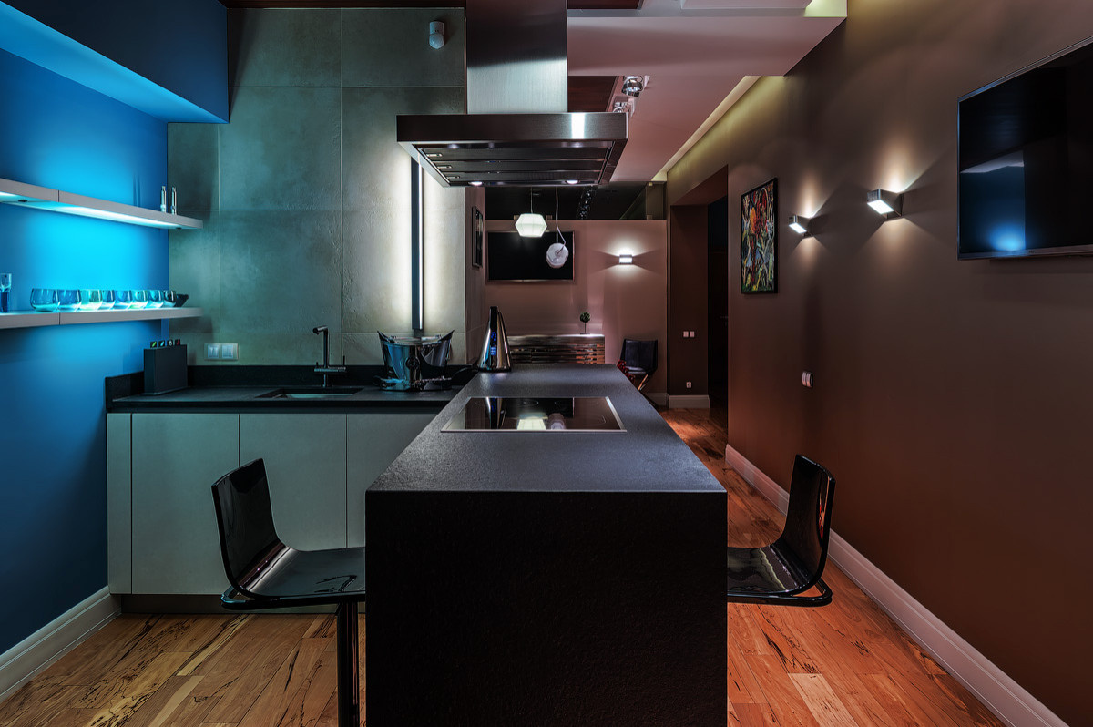 Кухня недели: Экспрессивный интерьер в синих и коричневых тонах