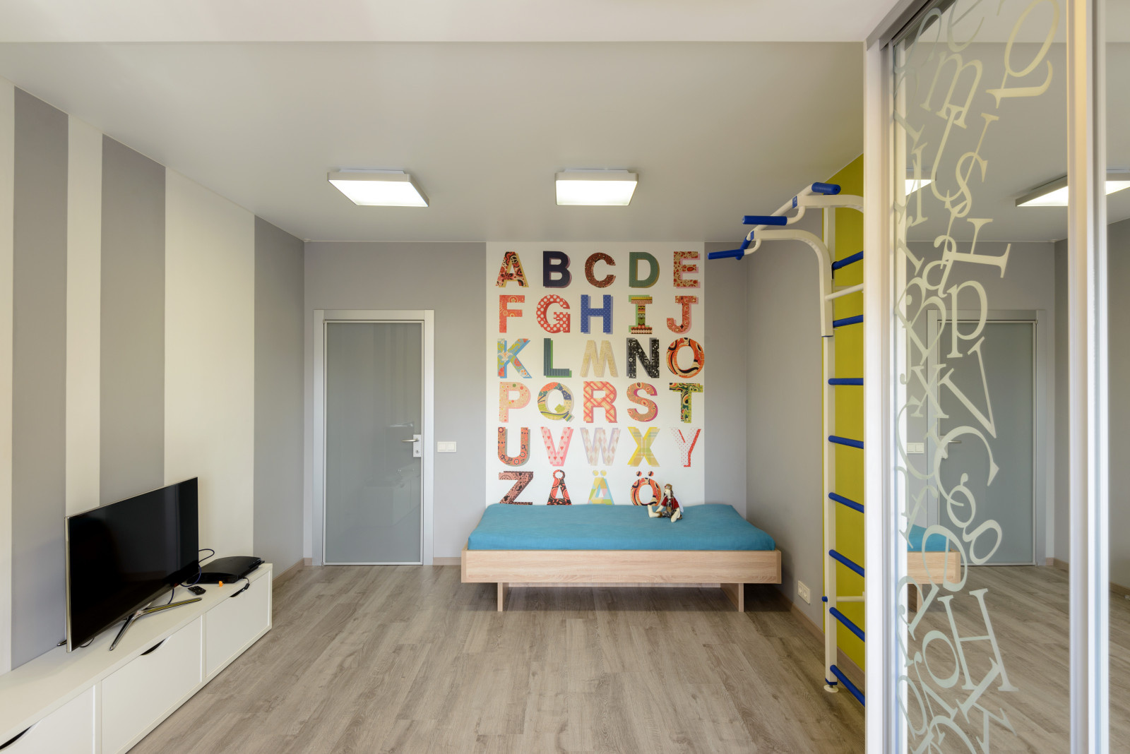 apartment with aquarium