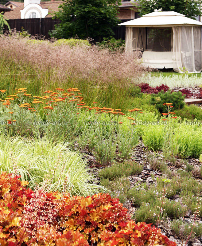 Современный сад на склоне