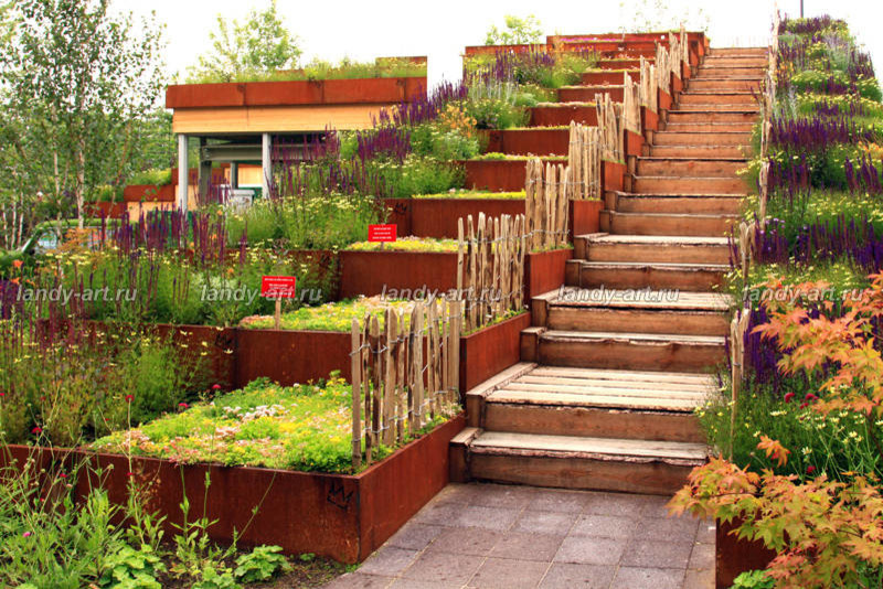 Вертикальные цветники.