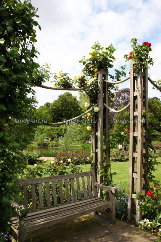 Перголы в частных садах.