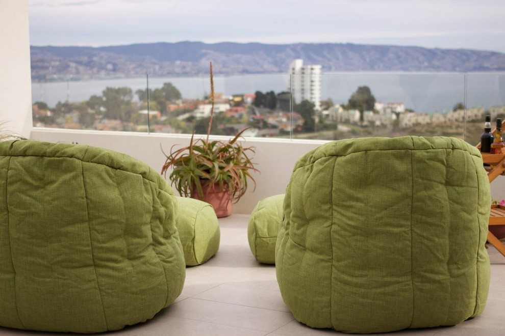 Более 10 лет дизайнерское бескаркасное кресло Butterfly Sofa™ и пуф Ottoman™ явл