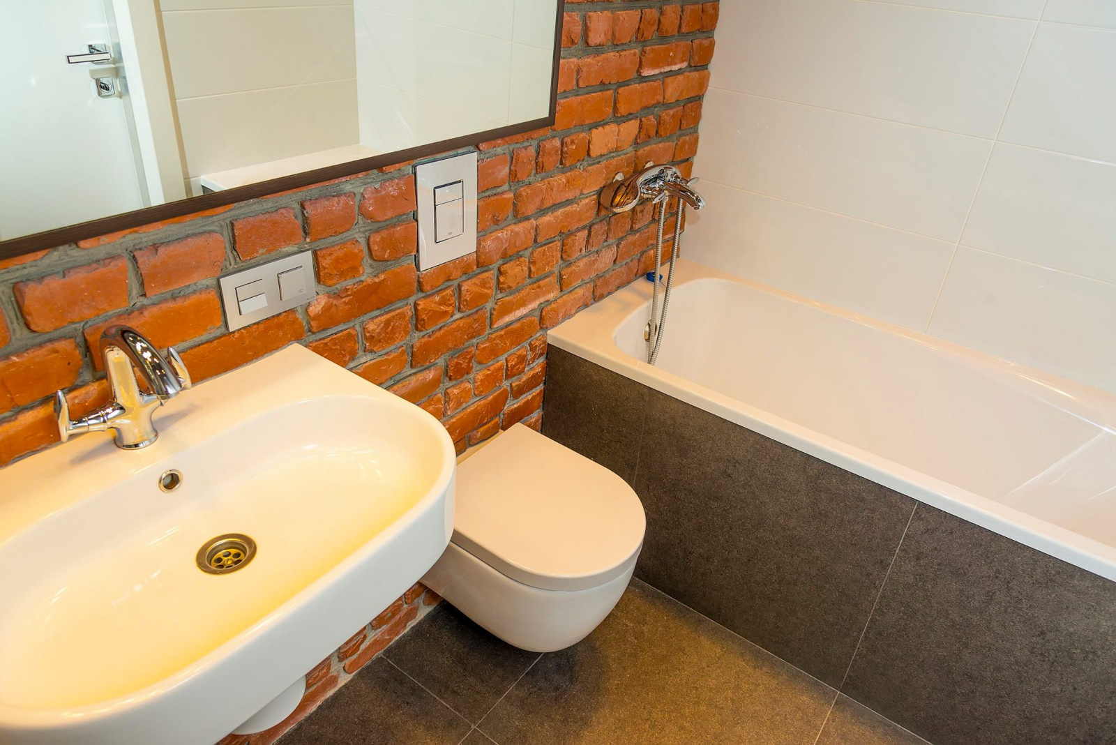 Houzz тур: Лофт в Тюмени с «музыкальными» перилами