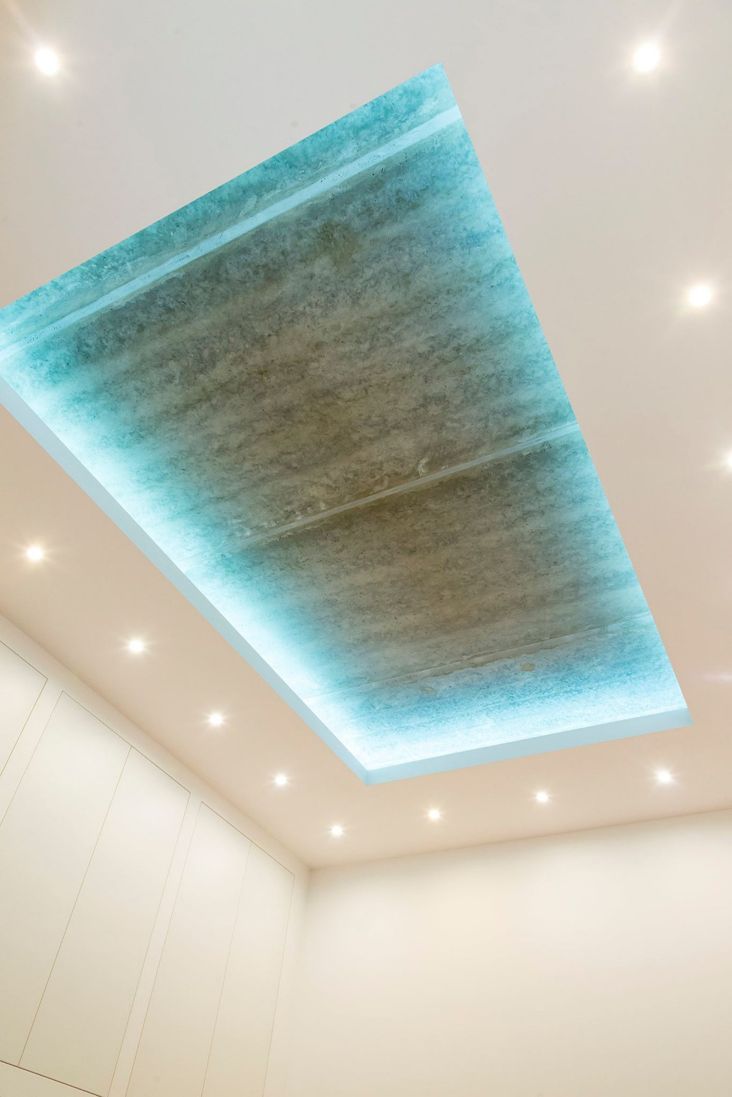 Houzz тур: Лофт в Тюмени с «музыкальными» перилами