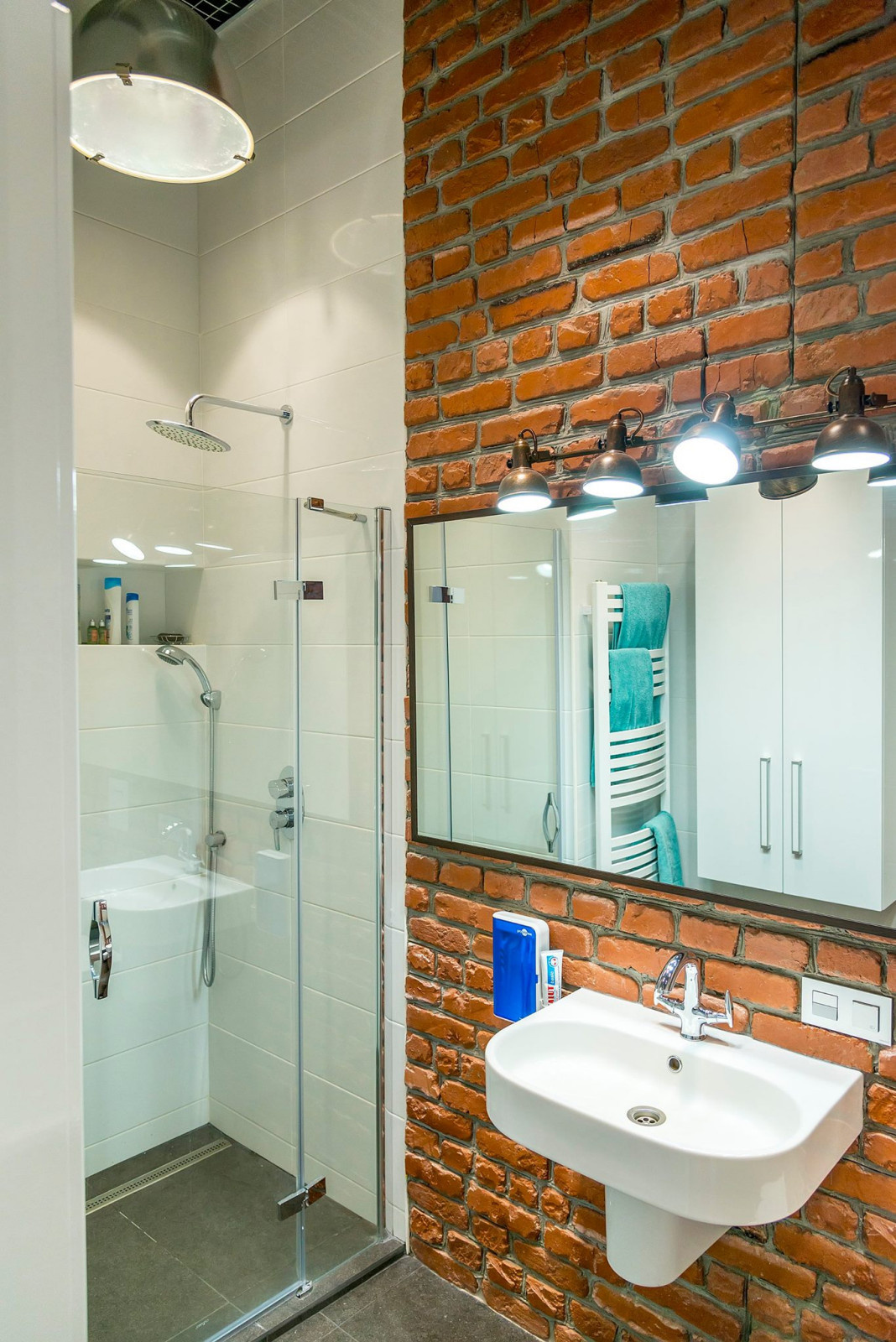 Houzz тур: Лофт в Тюмени с «музыкальными» перилами