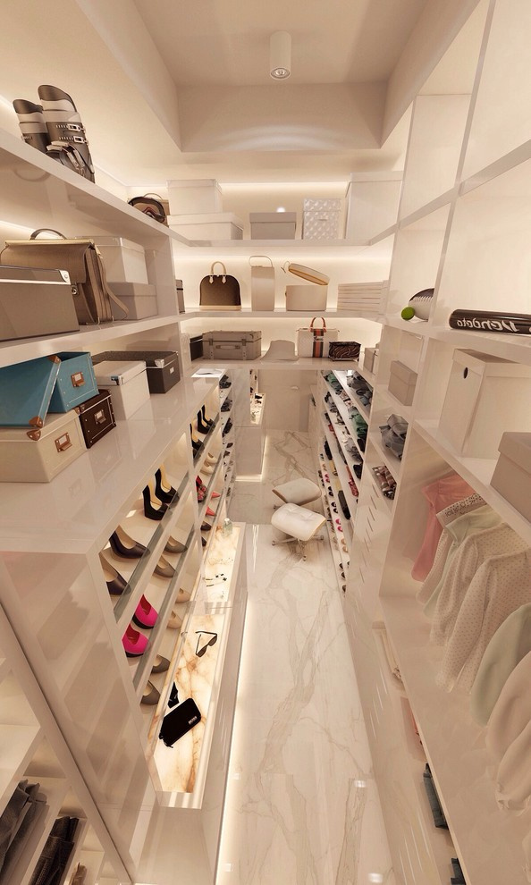 Walk-in closet