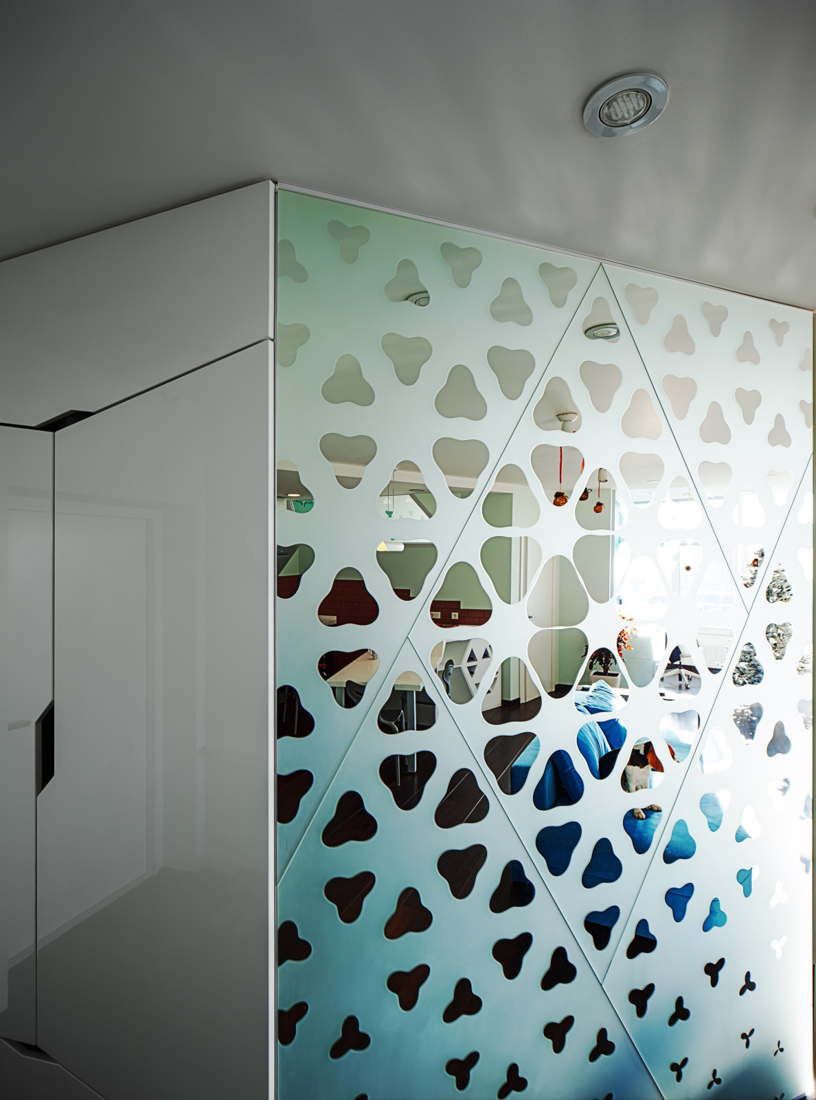 Houzz Украина: Квартира-cтудия с кривыми розы Гвидо Гранди