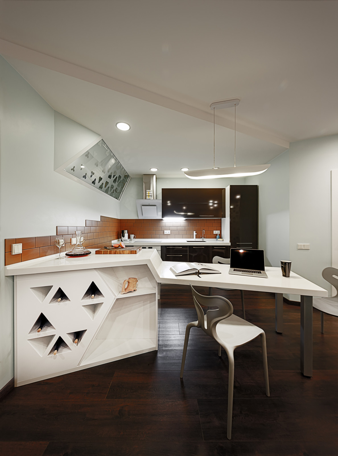 Houzz Украина: Квартира-cтудия с кривыми розы Гвидо Гранди