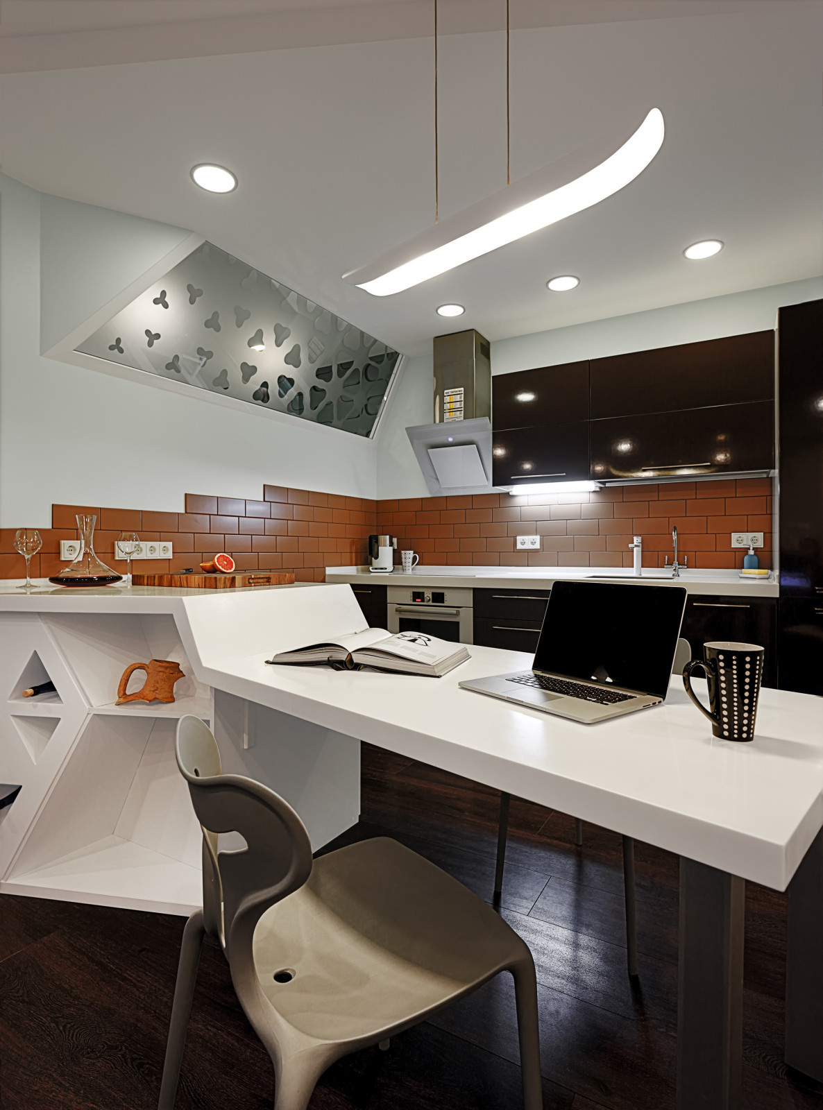 Houzz Украина: Квартира-cтудия с кривыми розы Гвидо Гранди