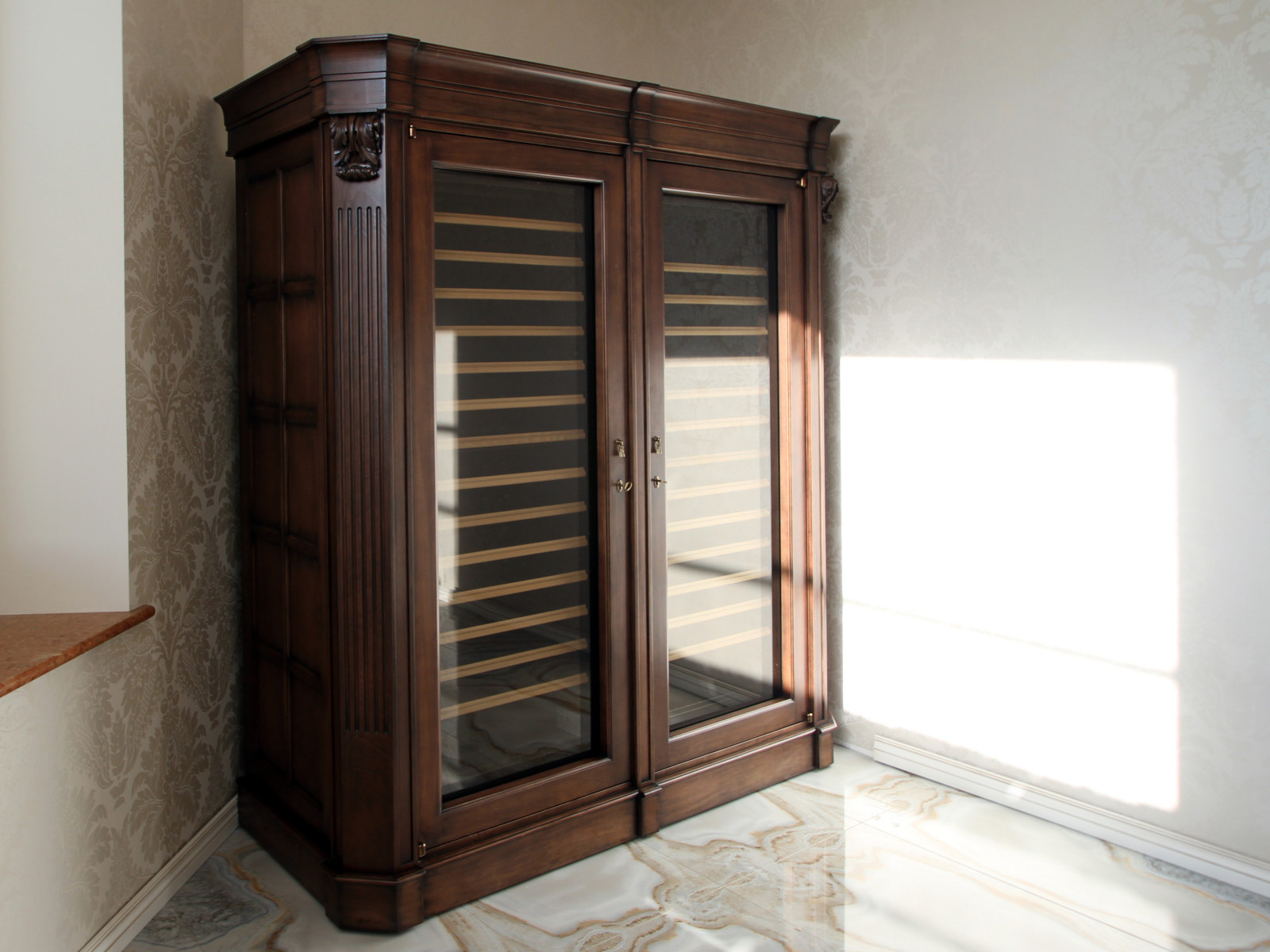 Роскошный винный шкаф на заказ / Custom Made Wine Cabinet.