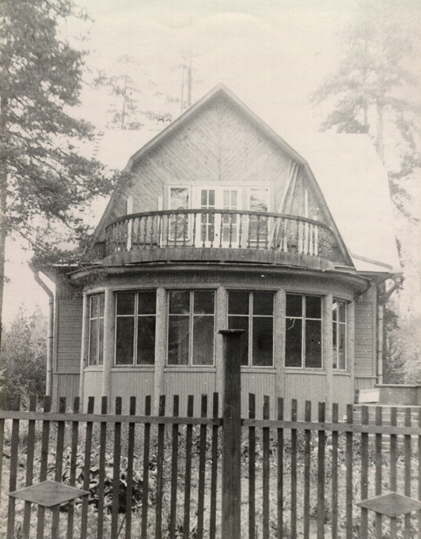 Русская дача: От императорских коттеджей до фазенды на шести сотках