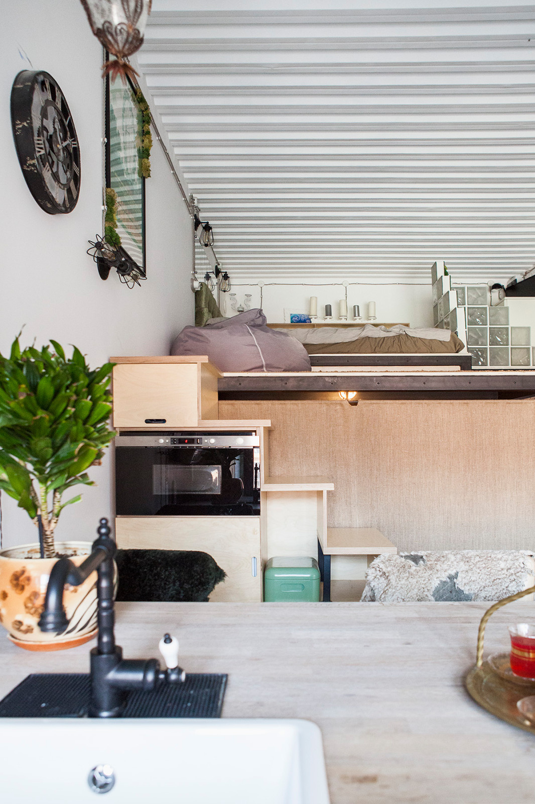 В гостях: Крошечный лофт в квартире девушки-дизайнера