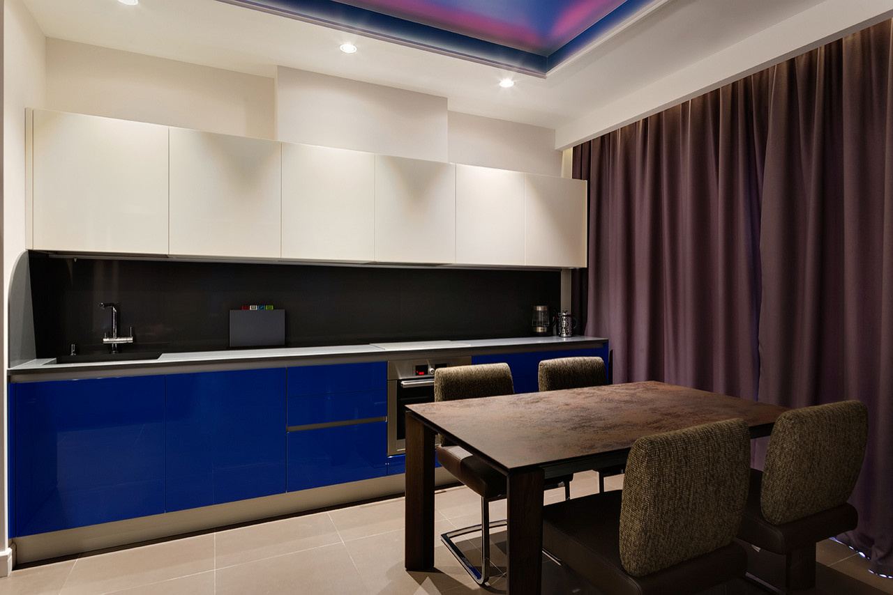 Сильный синий