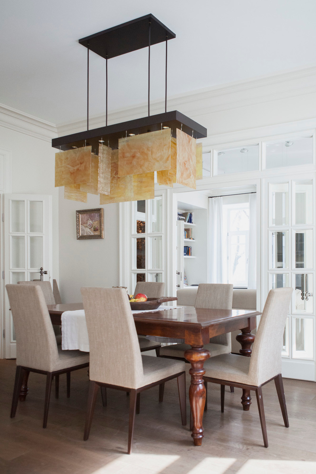 В гостях: Интерьер с торшером-«рогом» и «окном радости»