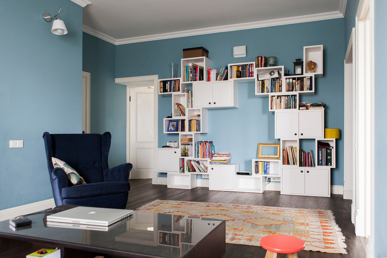 В гостях: Многоуважаемый стеллаж и другие интерьерные находки