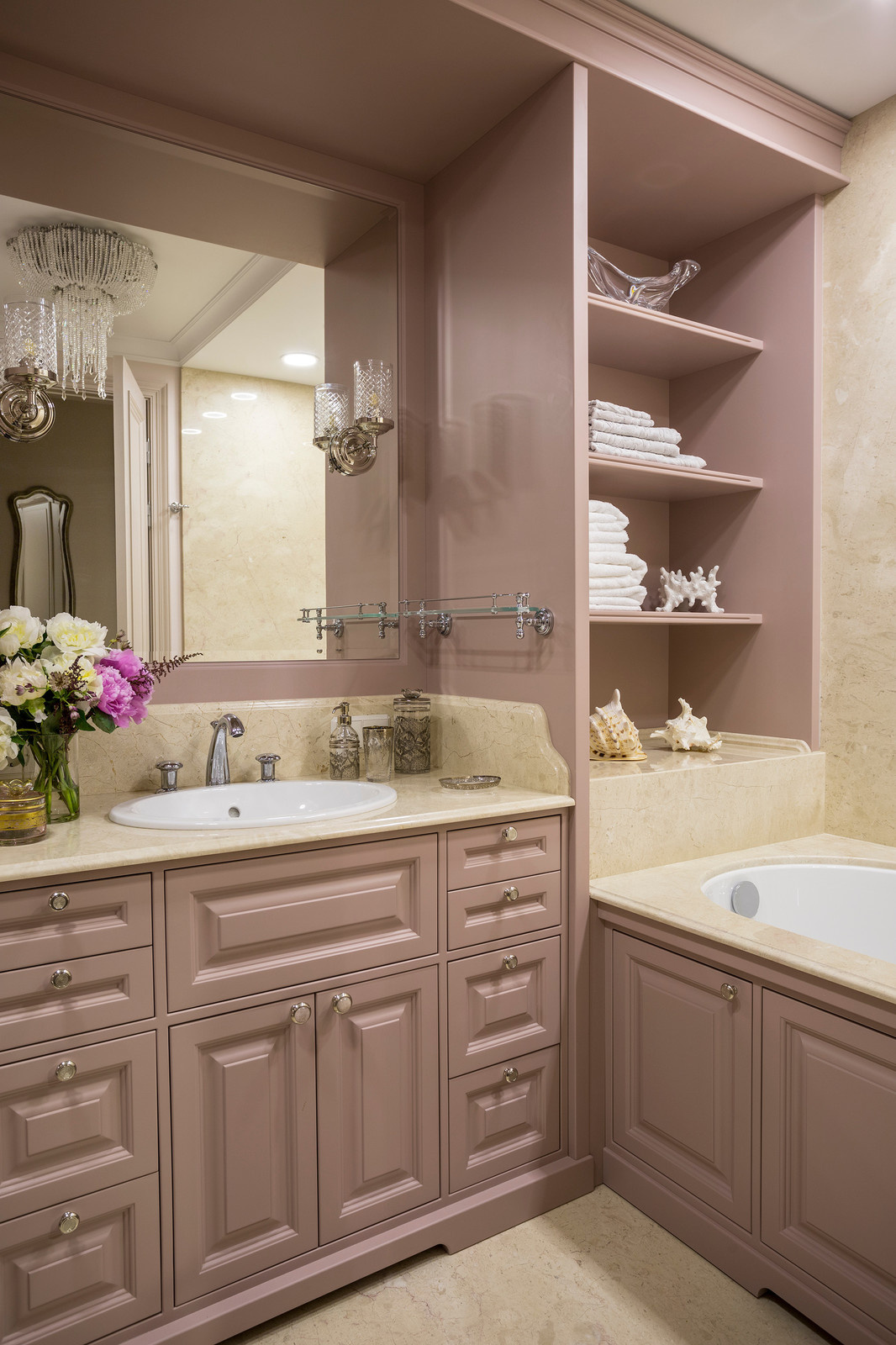 Современная классика в лиловой дымке