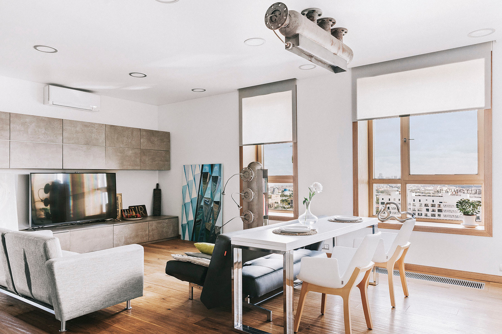 В гостях: Квартира на 37-м этаже с арт-объектами из металла