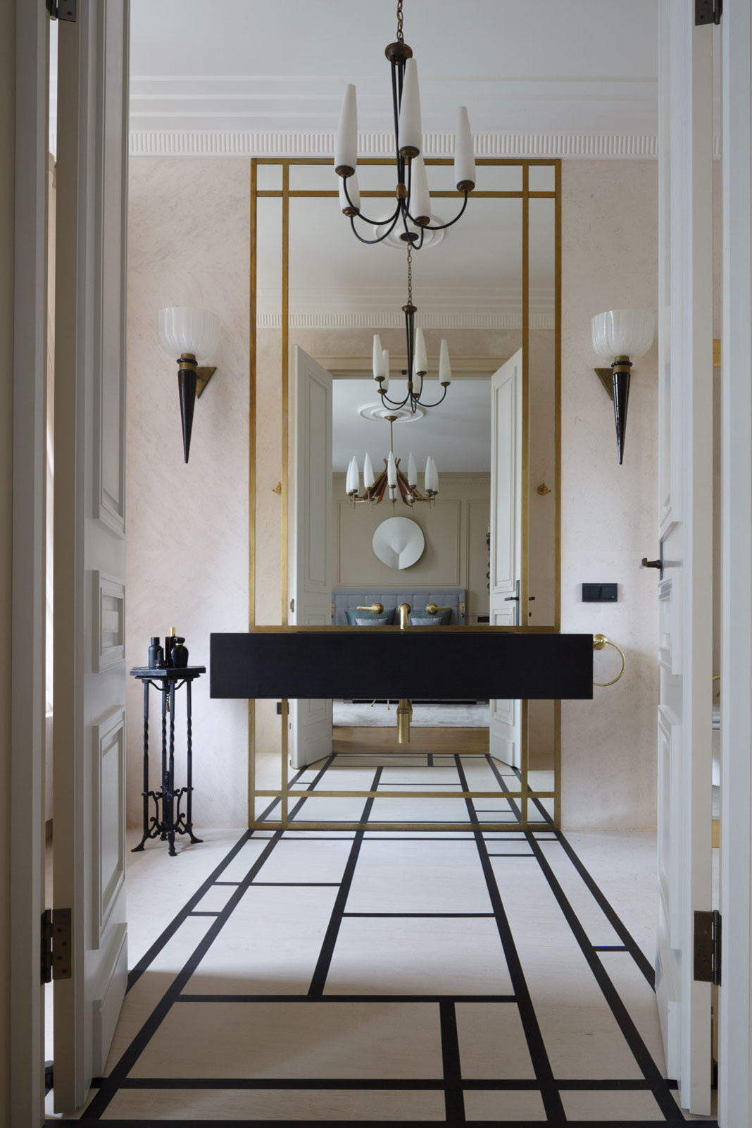 APPARTEMENT PARISIEN