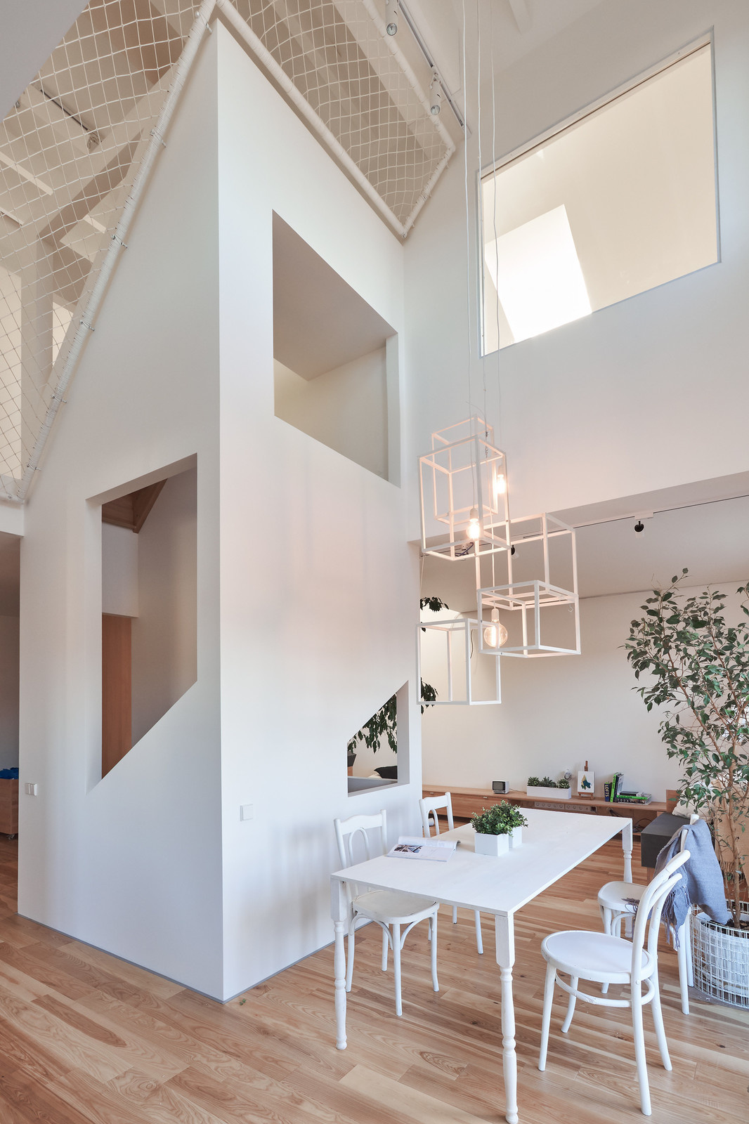 Houzz тур: Белый дом с гамаками в Домодедове