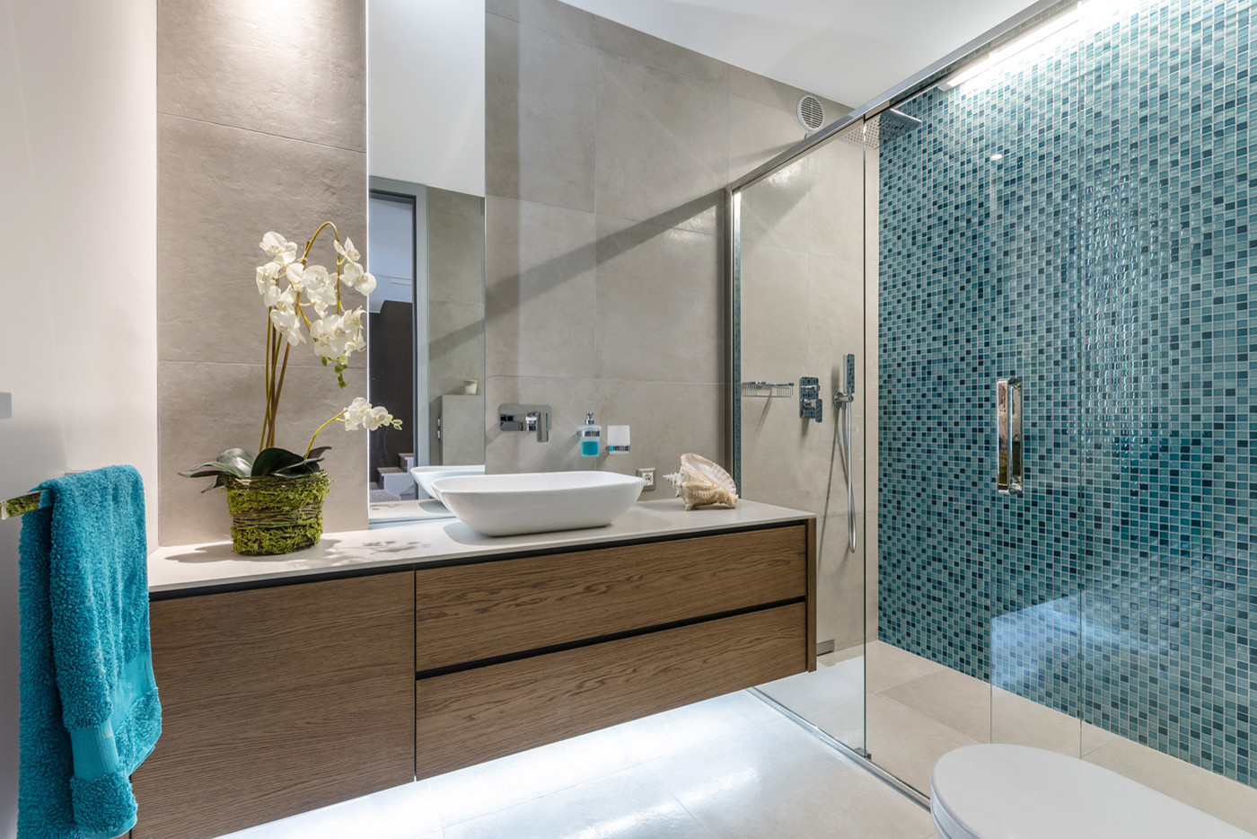 Bright colours of a bathroom. Villa on Cote d'Azur.