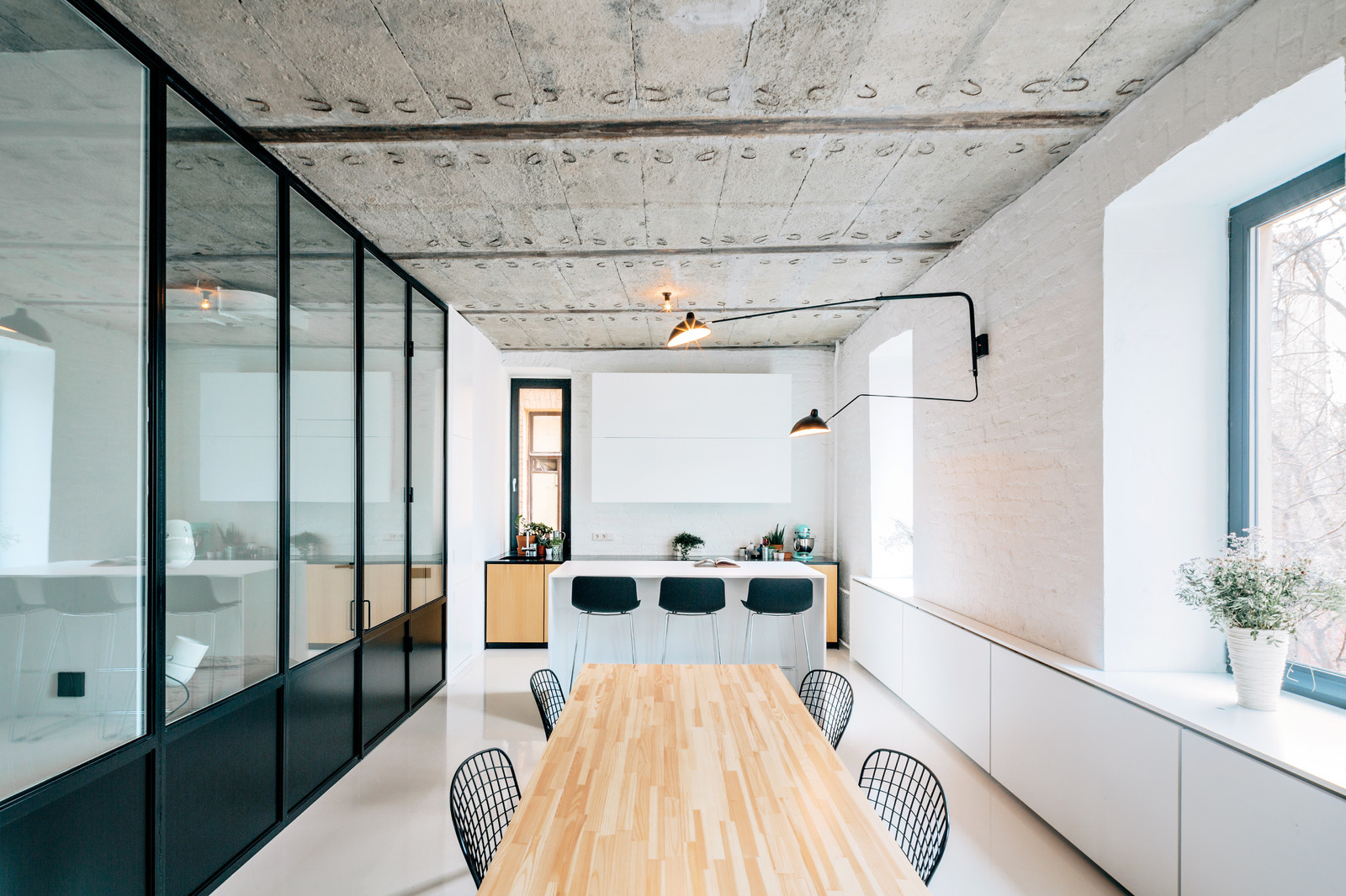 BLACK AND WHITE APARTMENT
