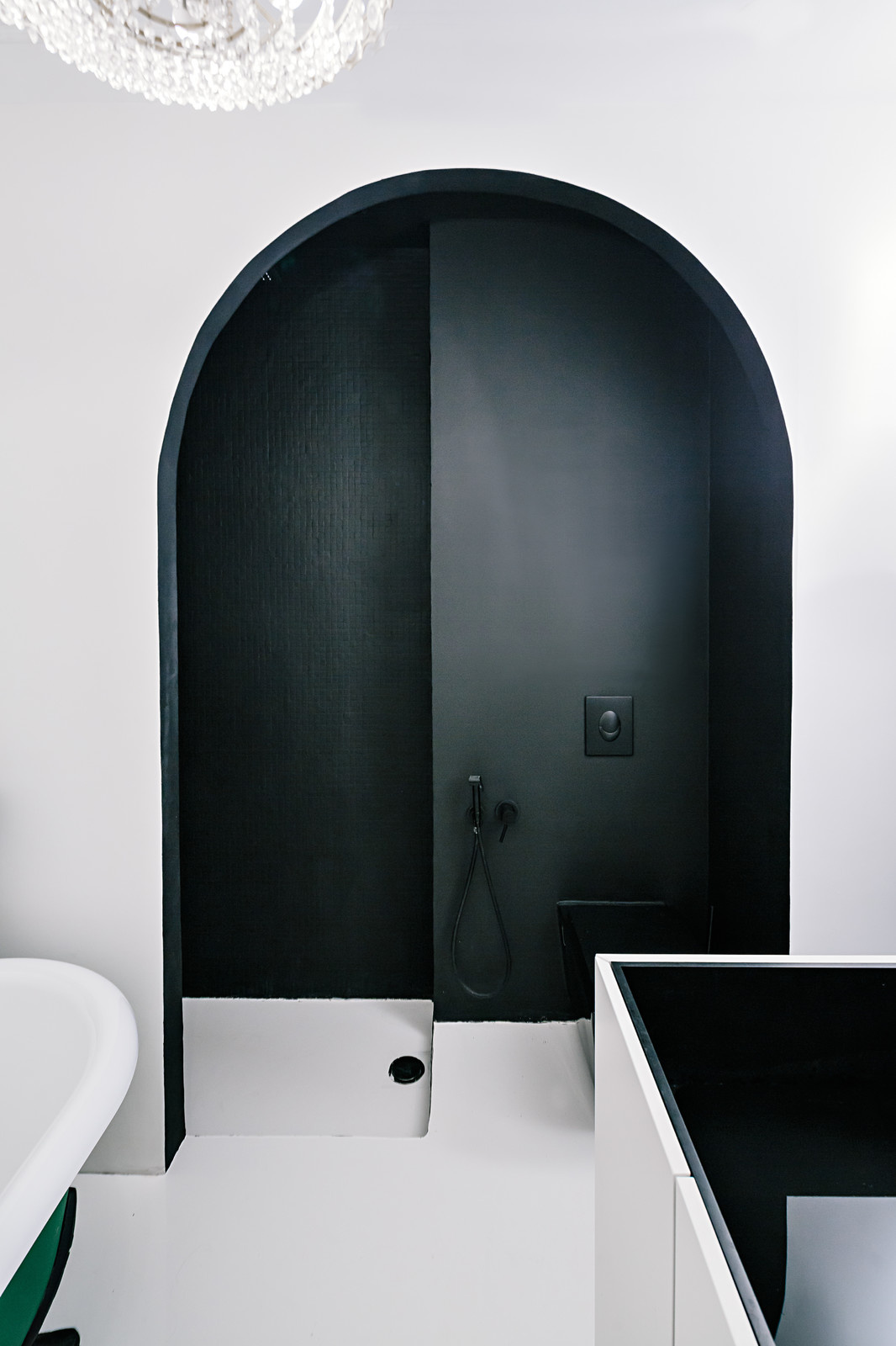 BLACK AND WHITE APARTMENT