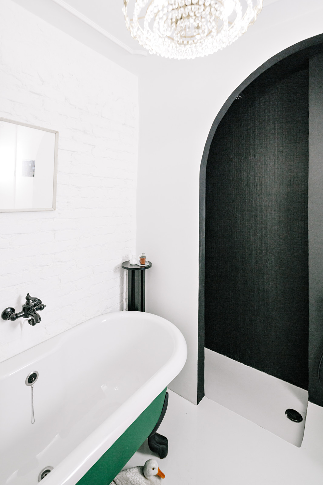 BLACK AND WHITE APARTMENT