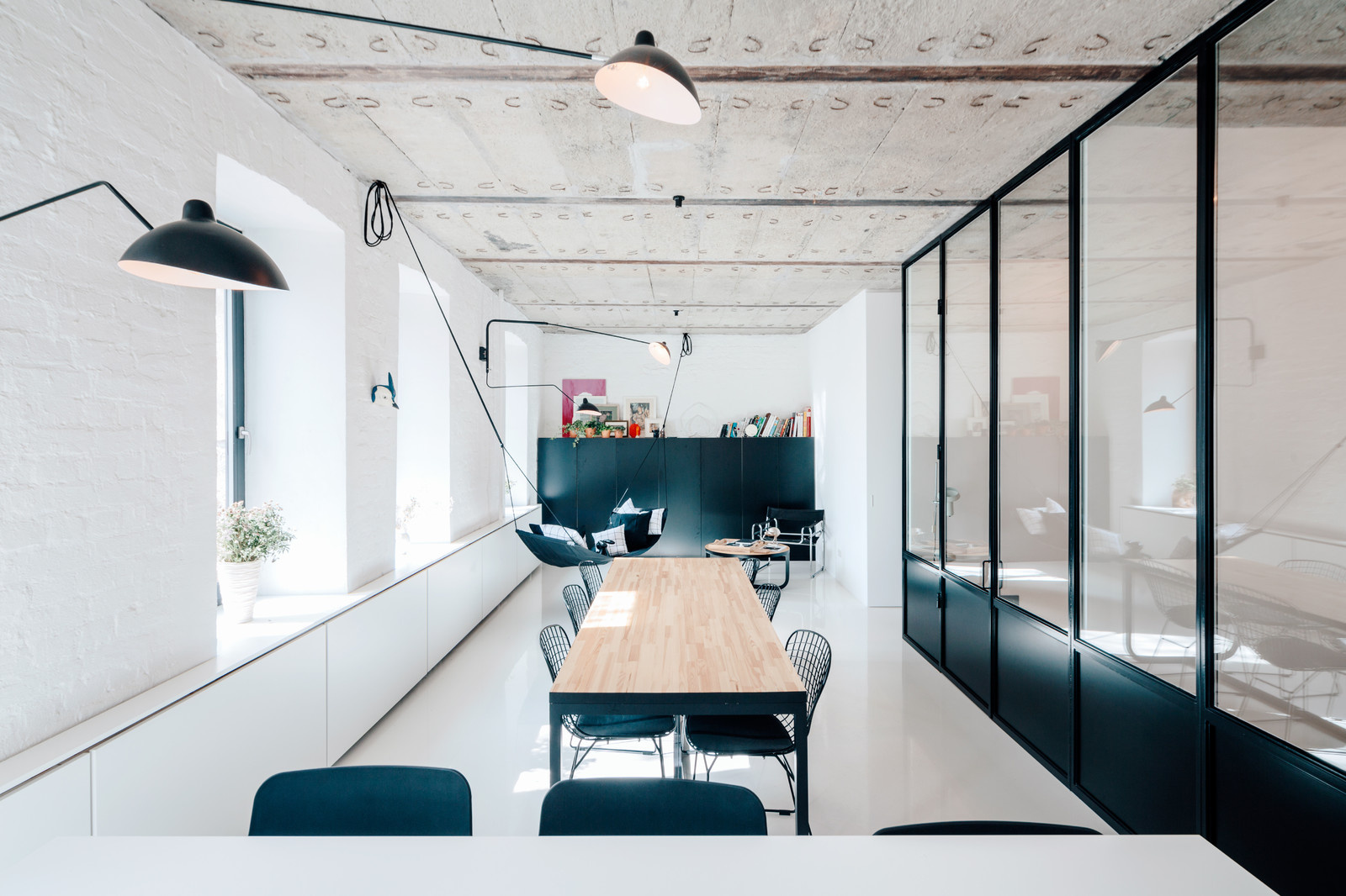 BLACK AND WHITE APARTMENT