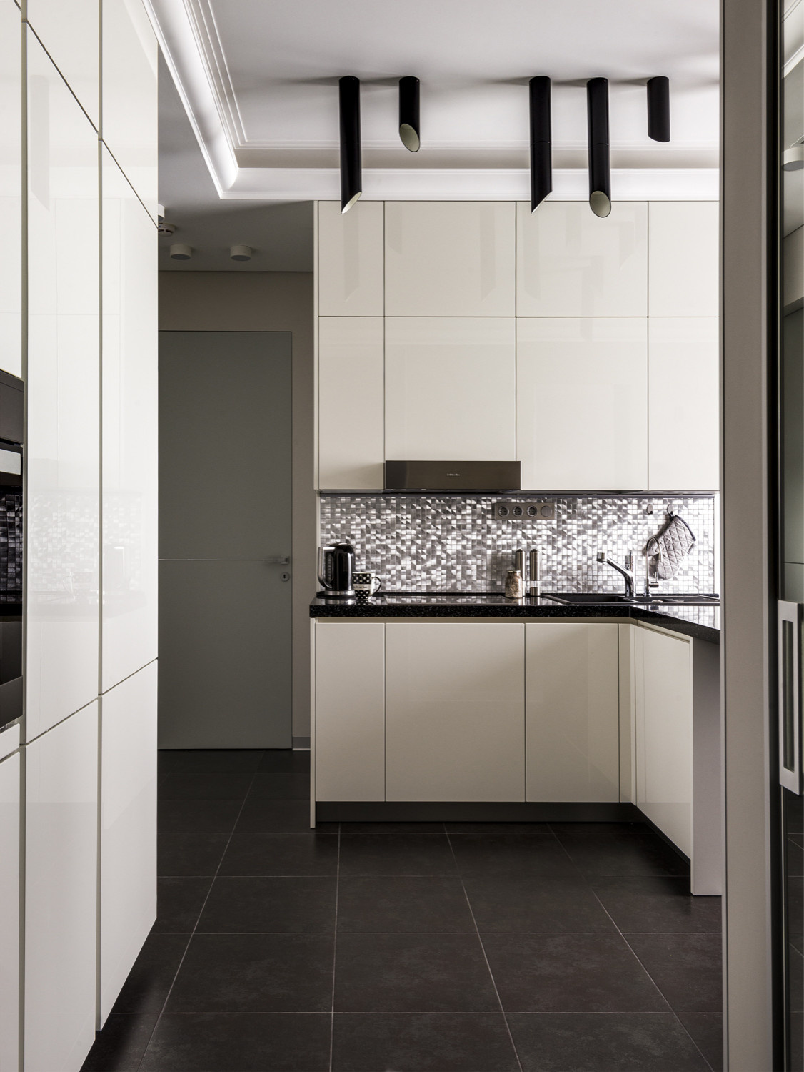 Есть решение: 9 вариантов, где проходная кухня рядом с коридором