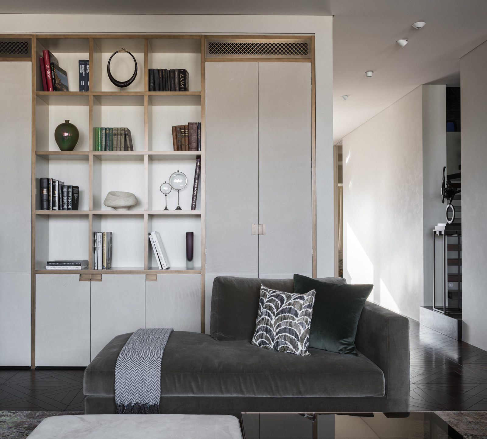 Двухэтажная квартира в стиле эклектика с террасой