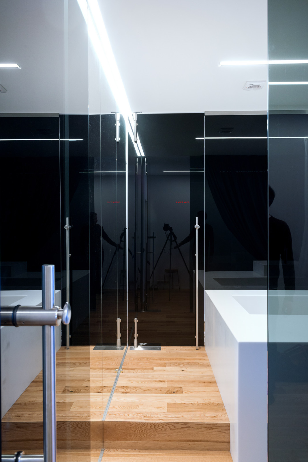 GLASS BOX