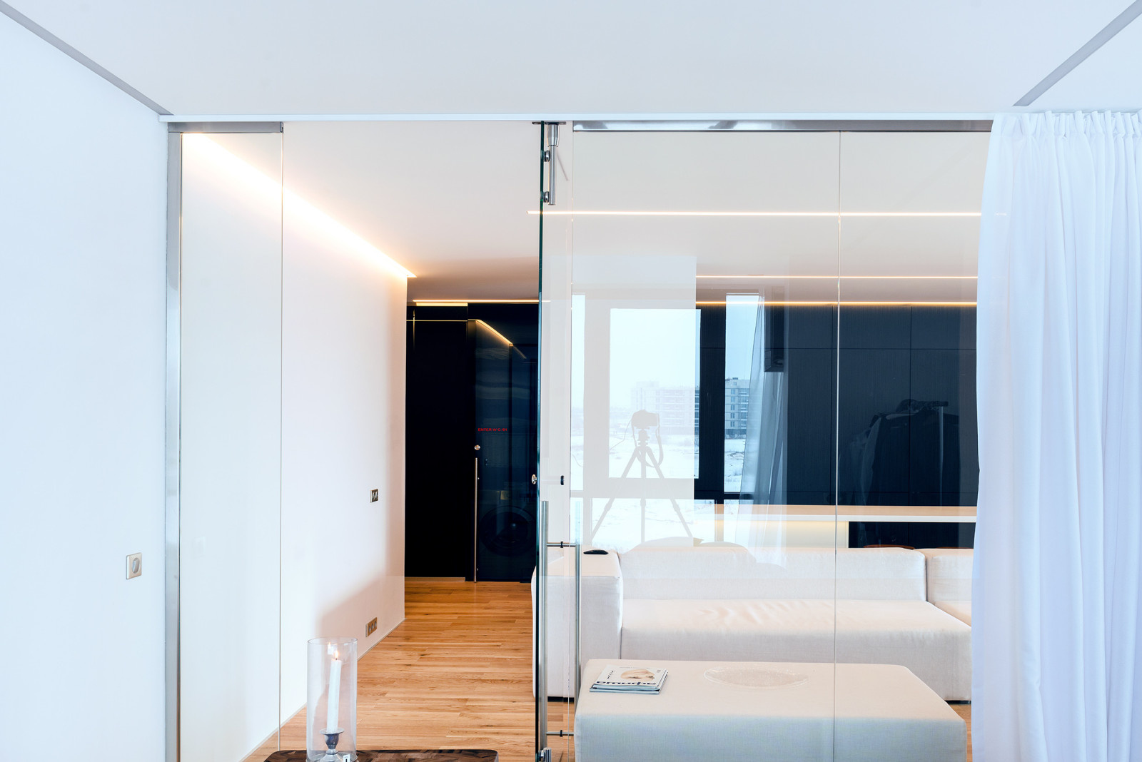 GLASS BOX