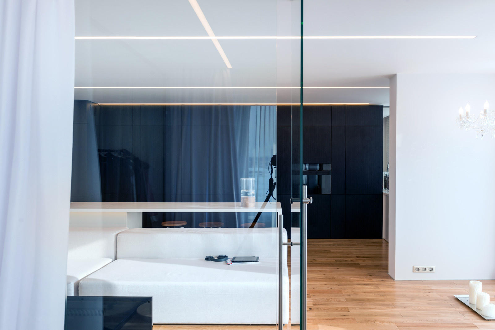 GLASS BOX