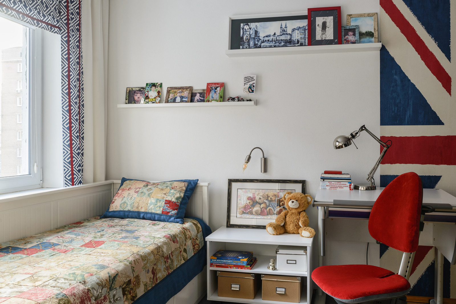 Сапожник с сапогами