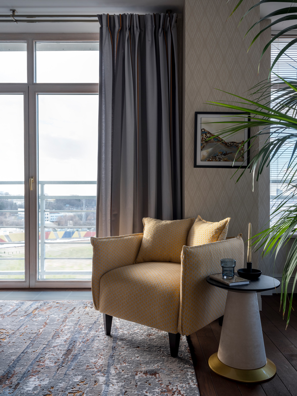 Interior with a view - Интерьер с видом на МГУ