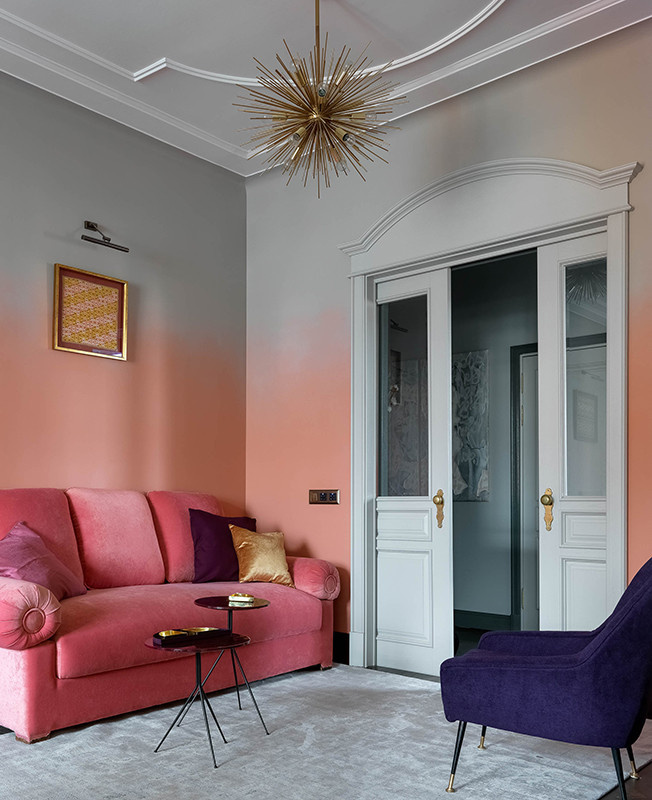 В гостях: Квартира с «тающими» стенами в цвет храма напротив