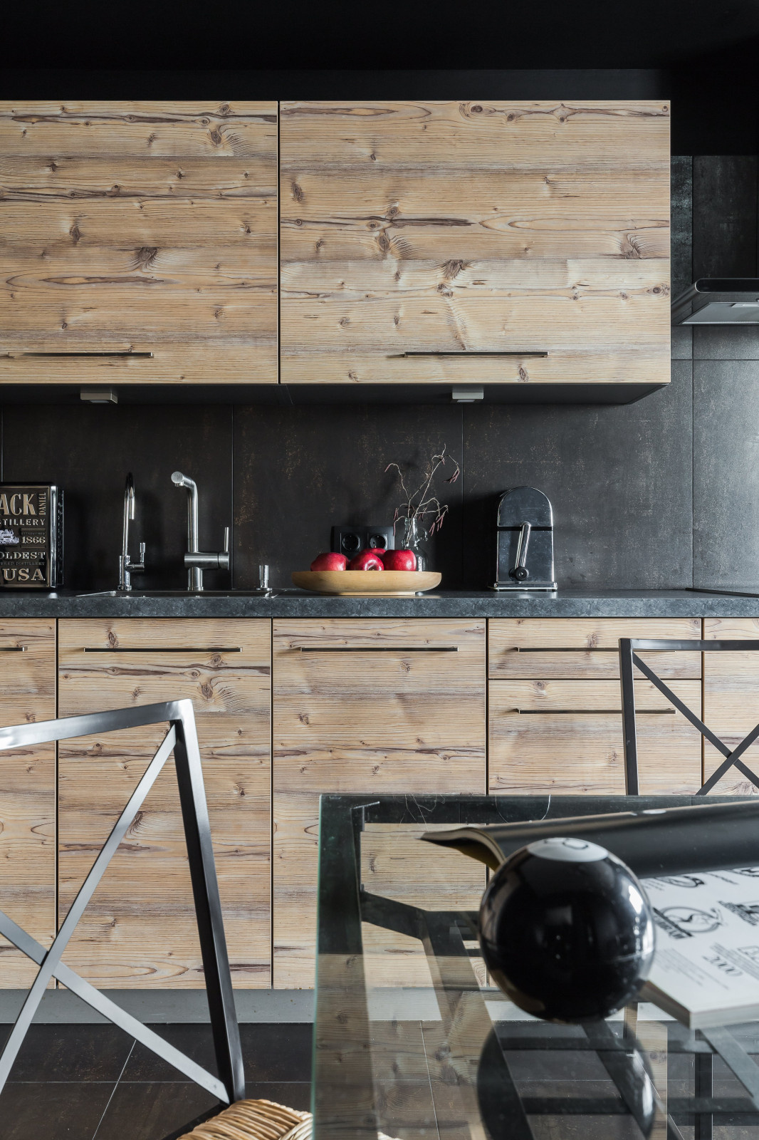 Houzz тур: Черная квартира для молодого заказчика