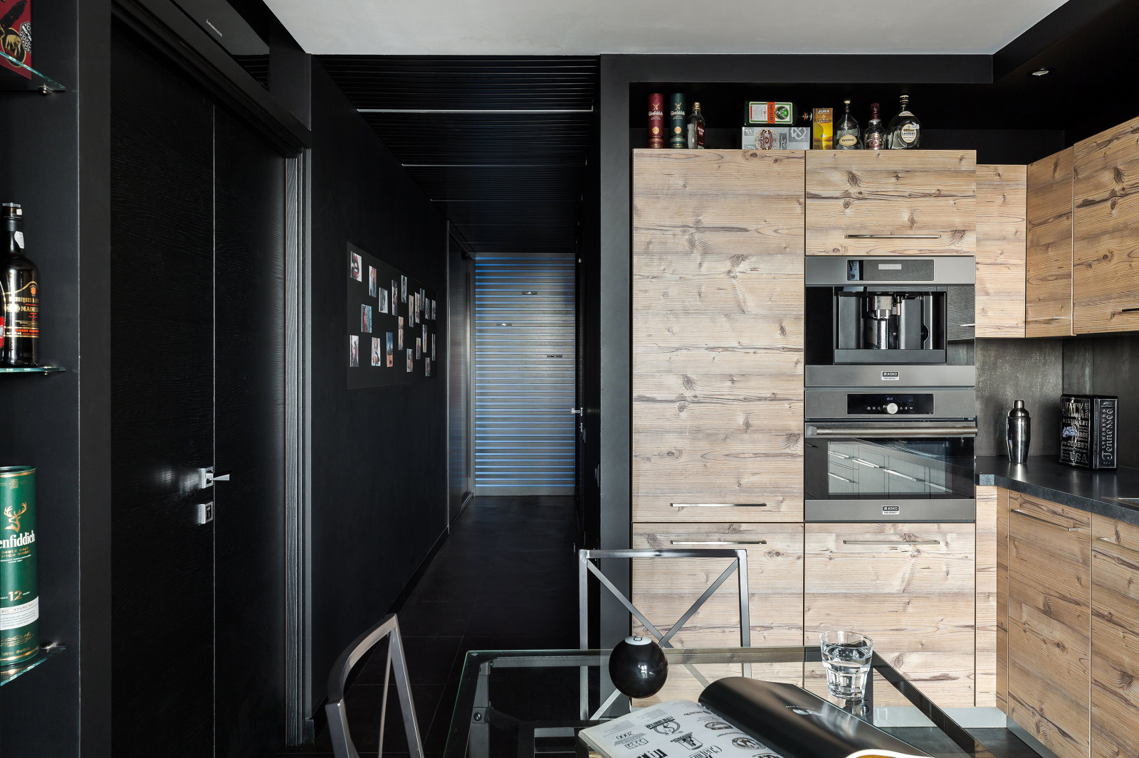 Houzz тур: Черная квартира для молодого заказчика