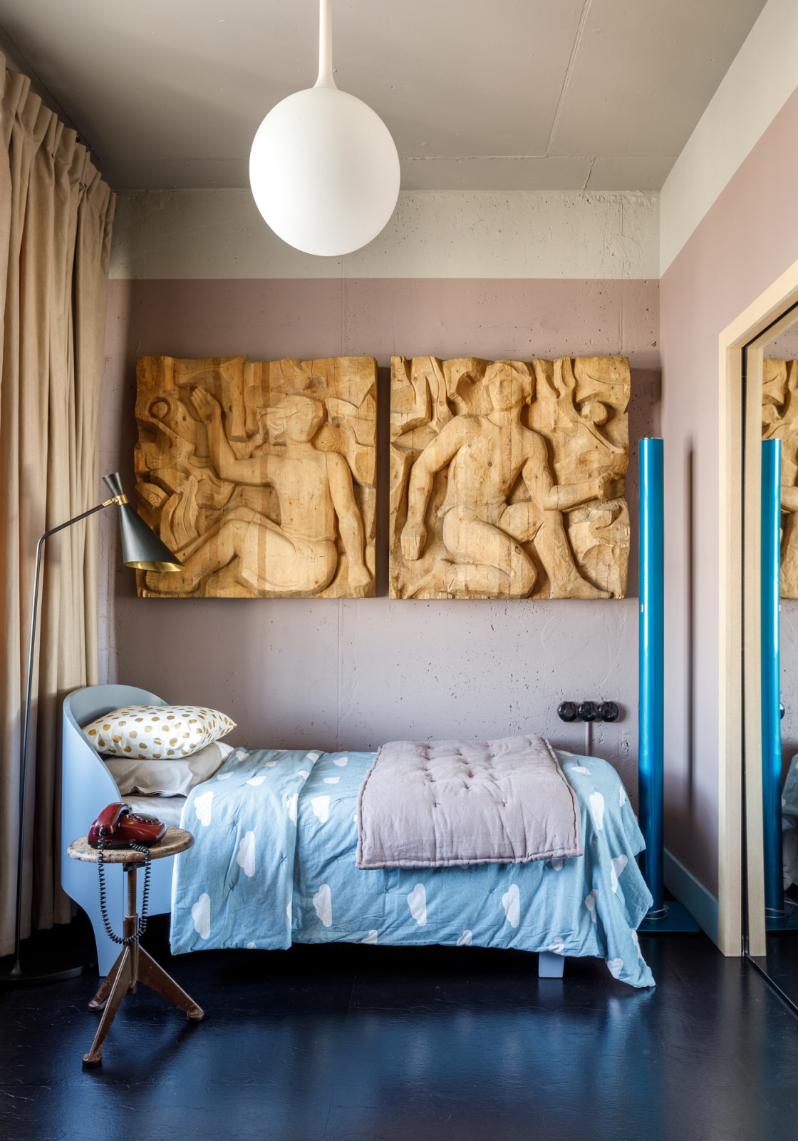 В гостях: Квартира дизайнера — с винтажным декором и сауной