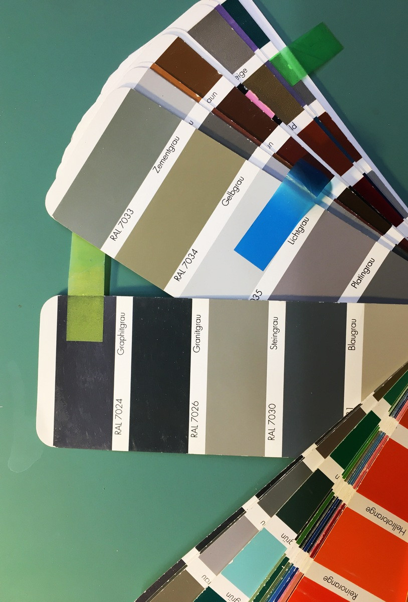 Вопрос: Как осветить темный интерьер