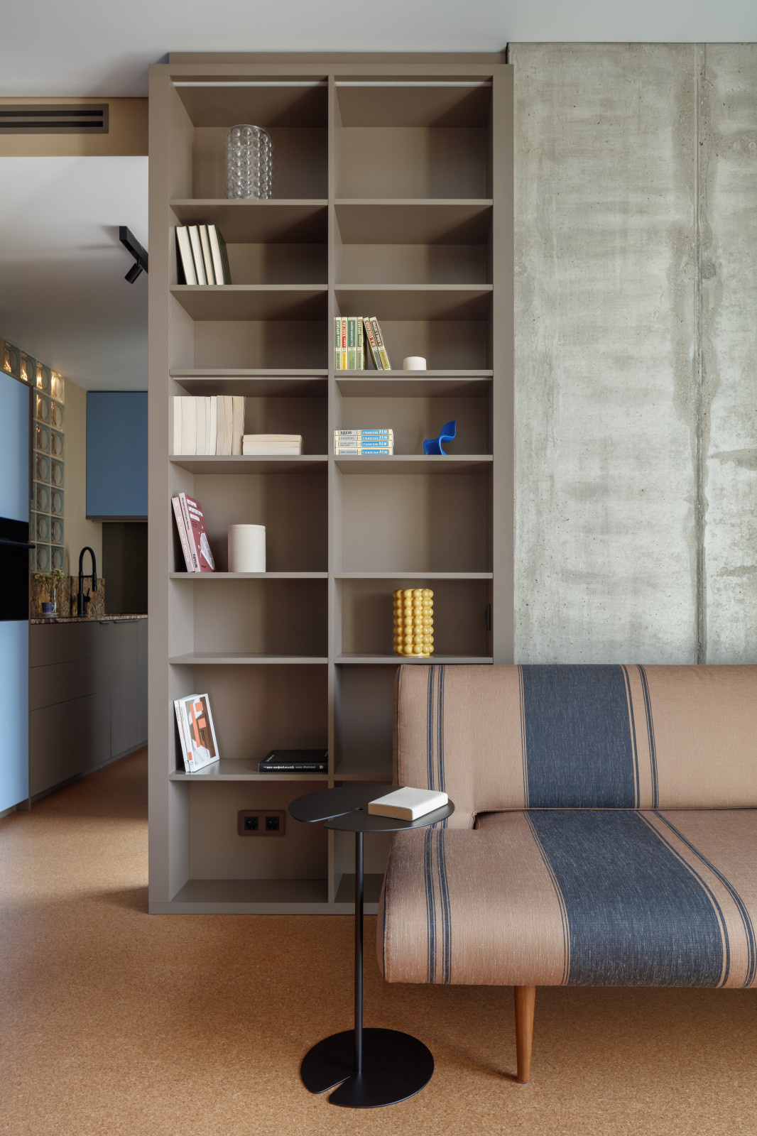 Houzz тур: Апартаменты 40 кв. м – из пробки и стеклоблоков