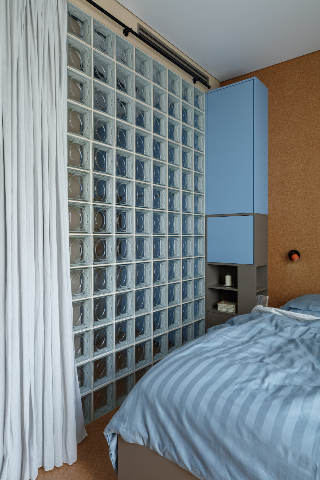 Houzz тур: Апартаменты 40 кв. м – из пробки и стеклоблоков