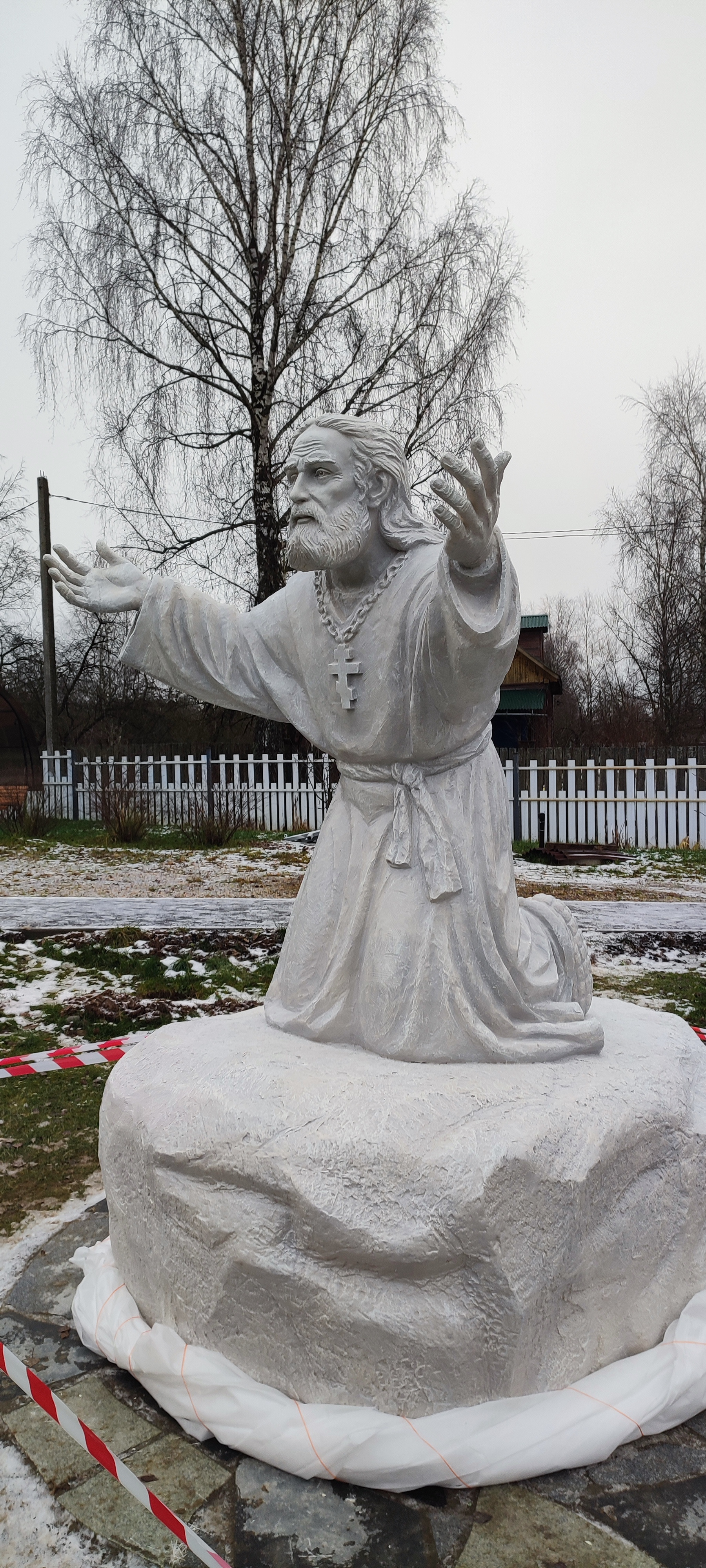 Обложка проекта: Памятник Серафиму Саровскому
