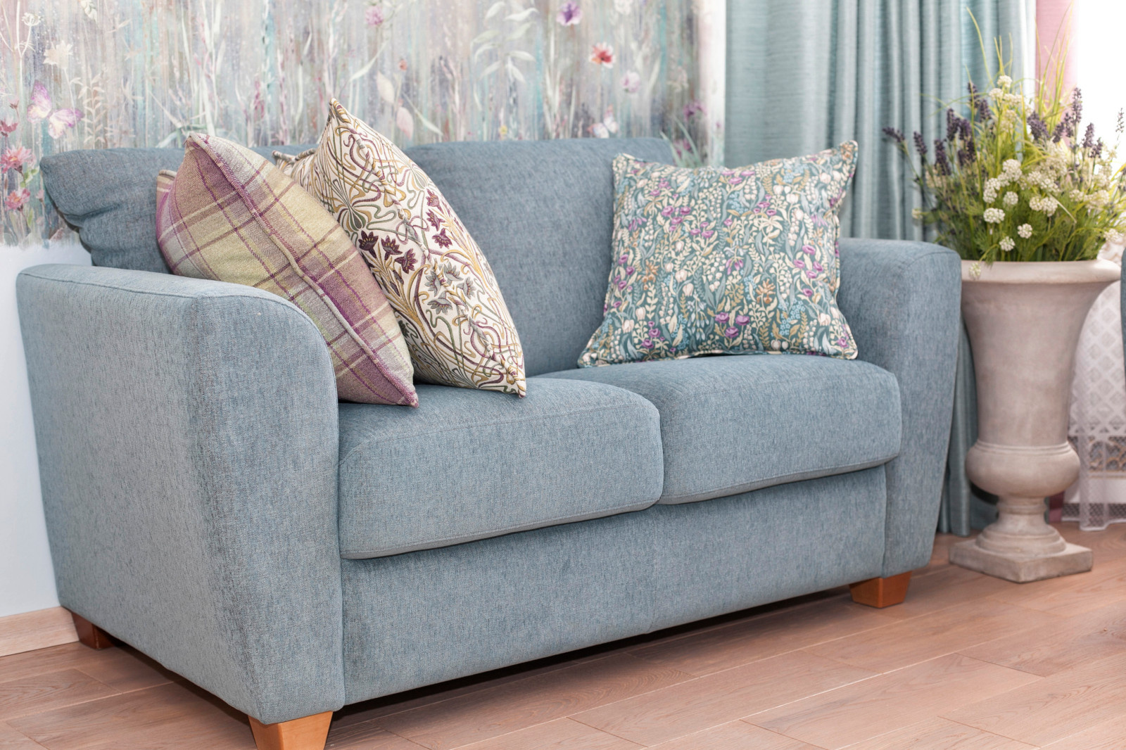 Теплый дом в холодных оттенках