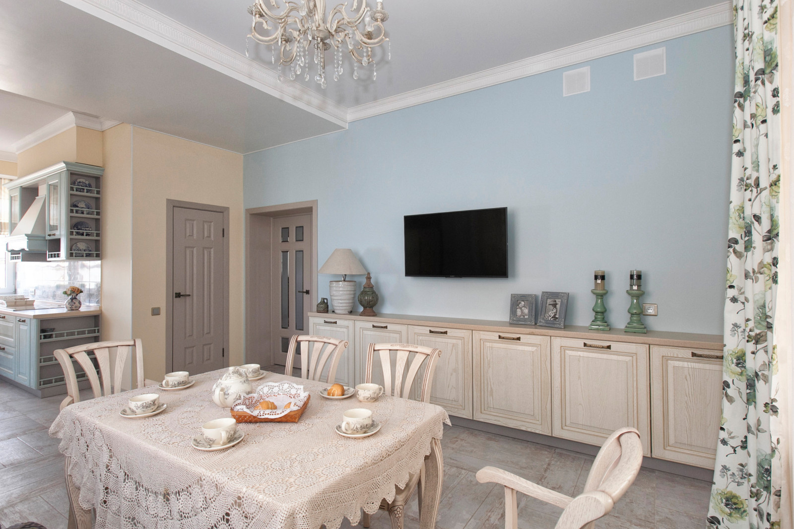 Теплый дом в холодных оттенках