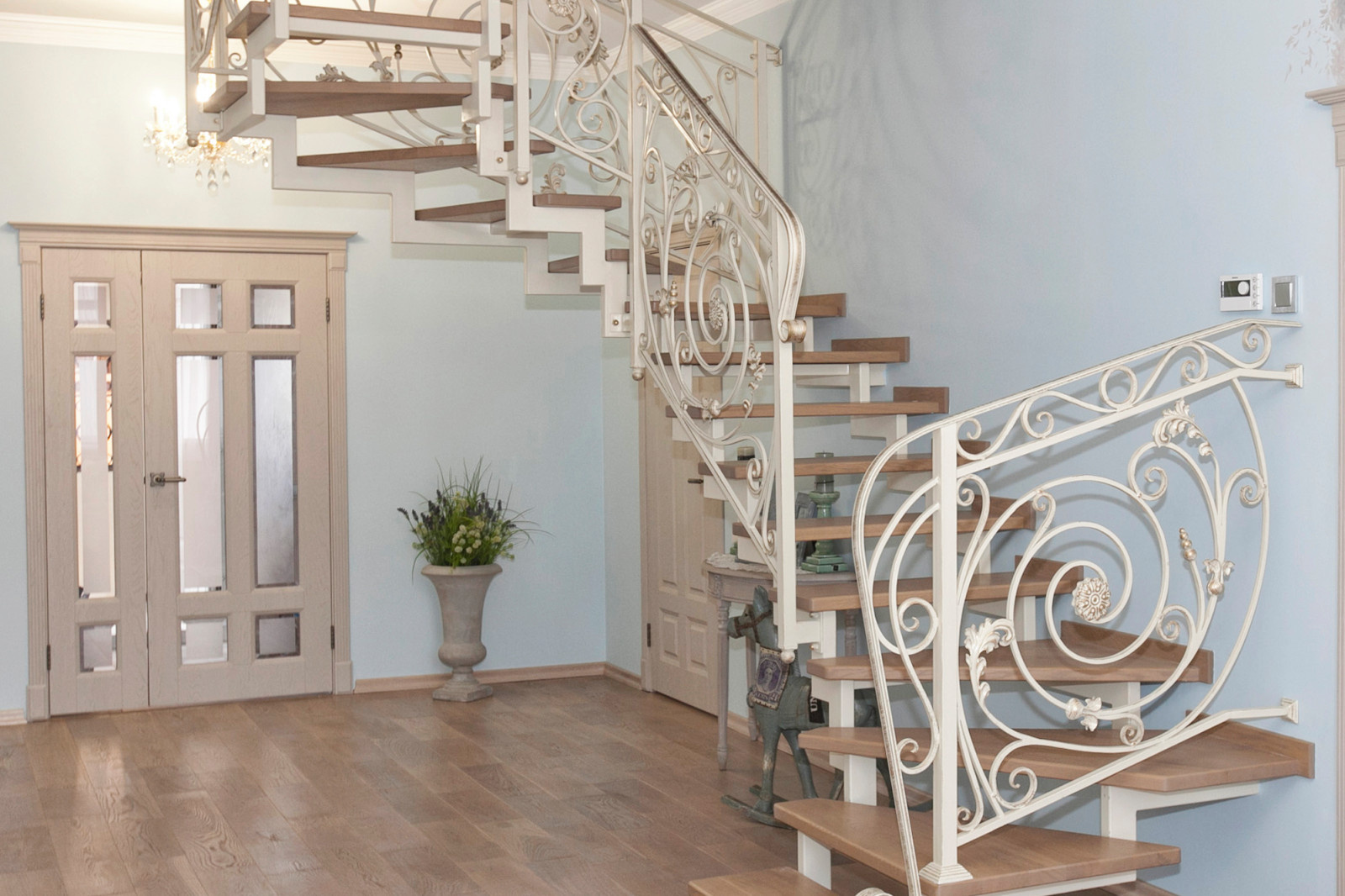 Теплый дом в холодных оттенках